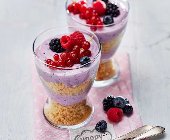 Couscous-Quark-Speise mit Beeren