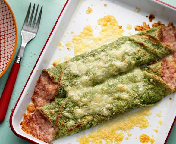 Green pancakes with ham and cheese