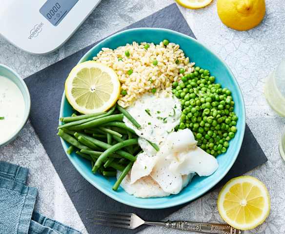 Assiette aux blé, légumes verts, cabillaud et sauce aux herbes et fromage blanc