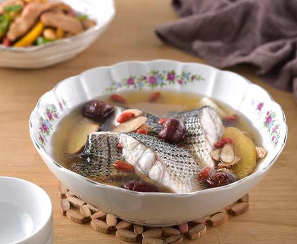 藥燉鱸魚湯