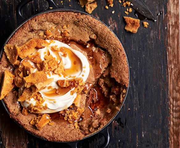 Spiced white chocolate and macadamia skillet brownie Spiced white chocolate and macadamia skillet brownie