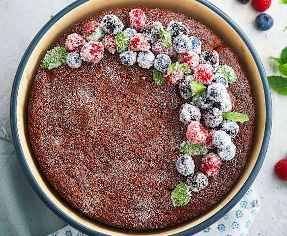 Torta cioccolato e frutti di bosco con farina di riso