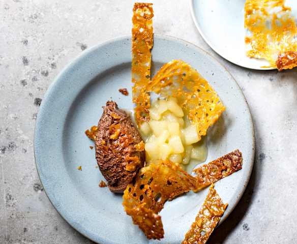 Ganache au chocolat, poire et tuiles aux noisettes