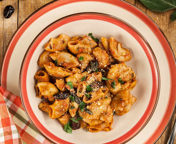 Gomiti, olive e acciughe