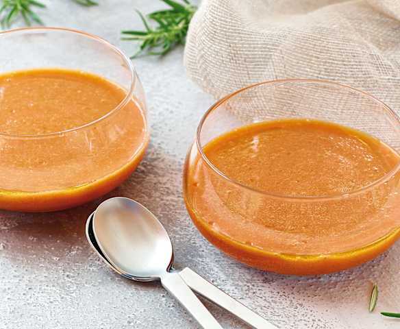 Soupe d'abricot au romarin et à l'huile d'olive Soupe d'abricot au romarin et à l'huile d'olive