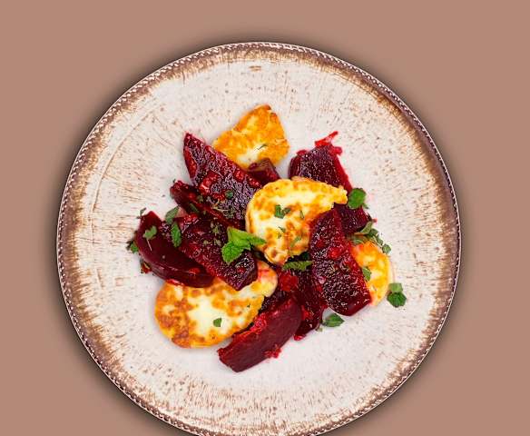 Lauwarmer Rote-Bete-Salat mit Halloumi