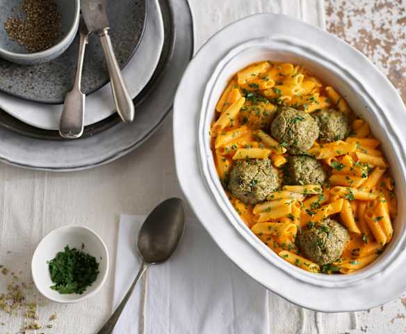 Almôndegas de lentilhas com massa a vapor