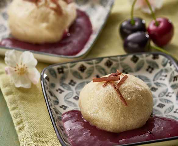 Dumplings with chocolate centres and cherry sauce Dumplings with chocolate centres and cherry sauce