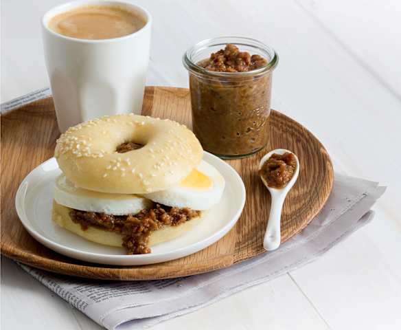 Bagels with Egg and Bacon Jam