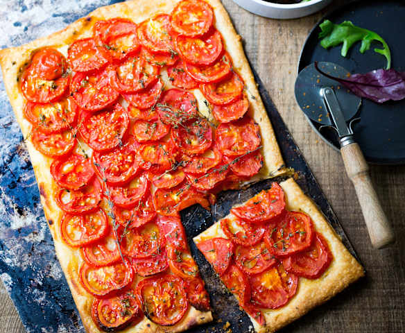 Tarte fine feuilletée à la tomate Tarte fine feuilletée à la tomate