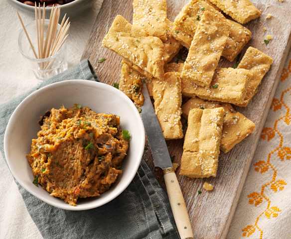 Pain aux pois chiches et dip au curry de légumes