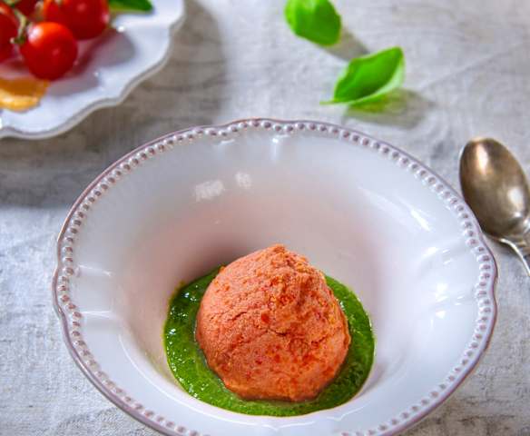 Gelato ai pomodorini con pesto di basilico
