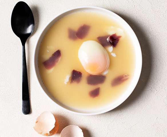 Onsen Tamago en caldo de ibérico al vacío