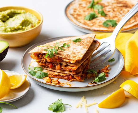Sincronizadas de pollo, tomate y cilantro
