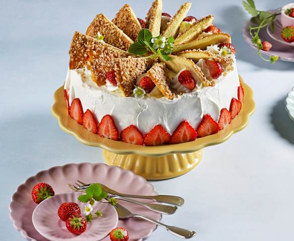 Joghurt-Erdbeer-Topfentorte