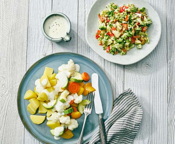 Warzywa z serowym sosem; Surówka brokułowa