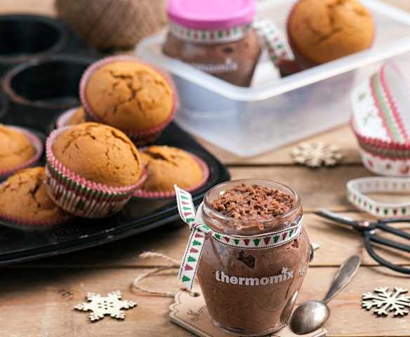 Muffiny piernikowe i nocna owsianka z masłem orzechowym i kakao