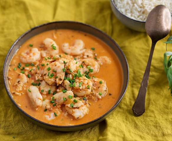 Fisk- og skaldyrsret med kokosmælk og ris