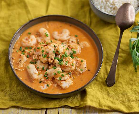 Estofado de pescado y marisco con leche de coco y arroz