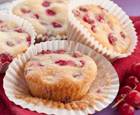 Magdalenas de grosellas y almendras