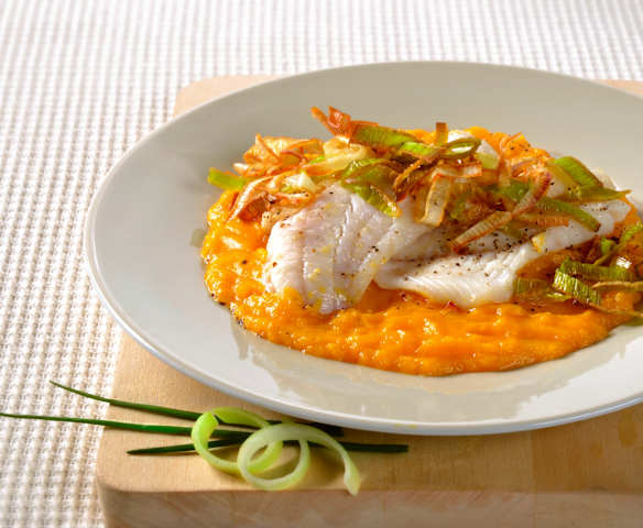 Filetti di cernia su crema di zucca e porri fritti