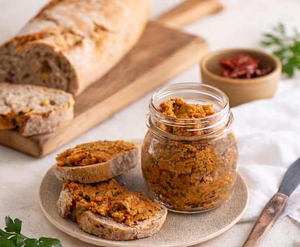 Pasta z kaszy jaglanej i suszonych pomidorów Pasta z kaszy jaglanej i suszonych pomidorów
