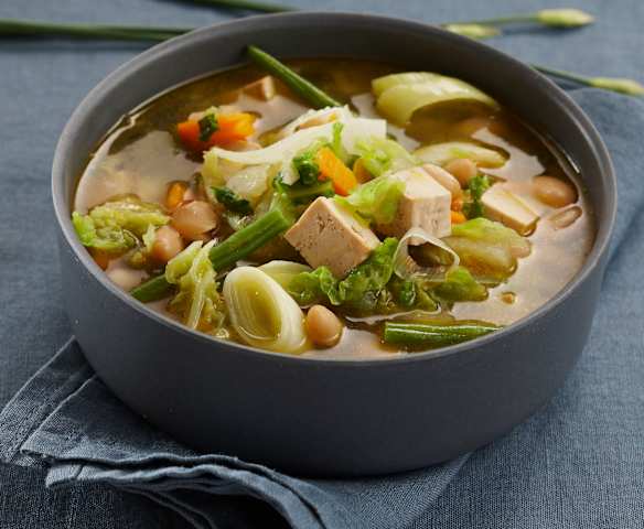 Kohlsuppe mit Tofu