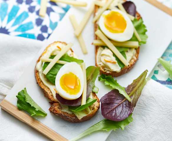 Tartine œuf mi-dur, mayonnaise aux agrumes et fromage