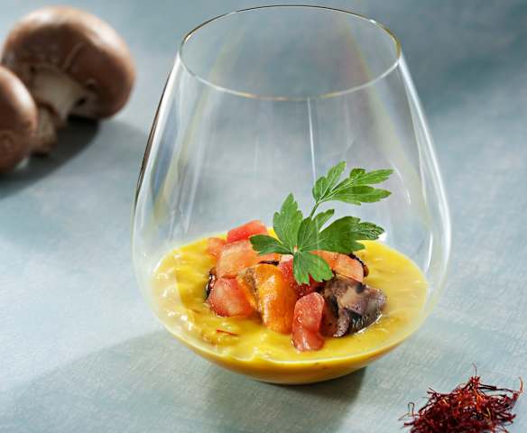 Mejillones marinados con crema de azafrán