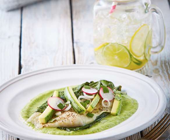 Pescado en hoja santa