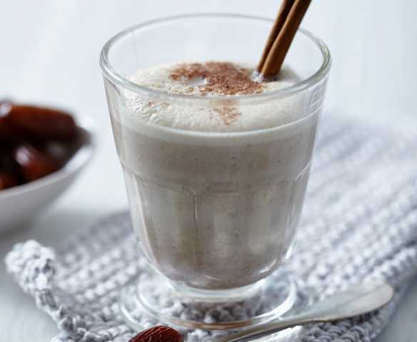 Gewürzte Dattelmilch, alkoholfrei
