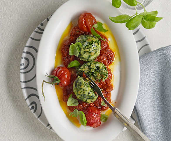 Spinatknödel auf Tomatenragout Spinatknödel auf Tomatenragout