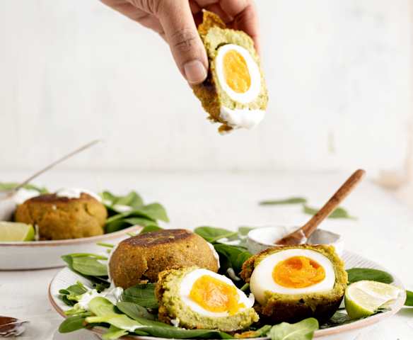 Falafel farciti di uova con salsa allo yogurt