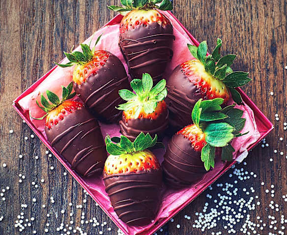 Fragole ricoperte al cioccolato fondente