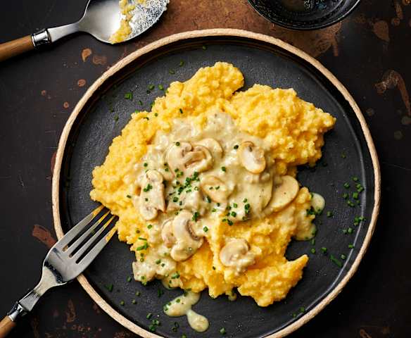 Polenta et sa sauce crémeuse aux champignons