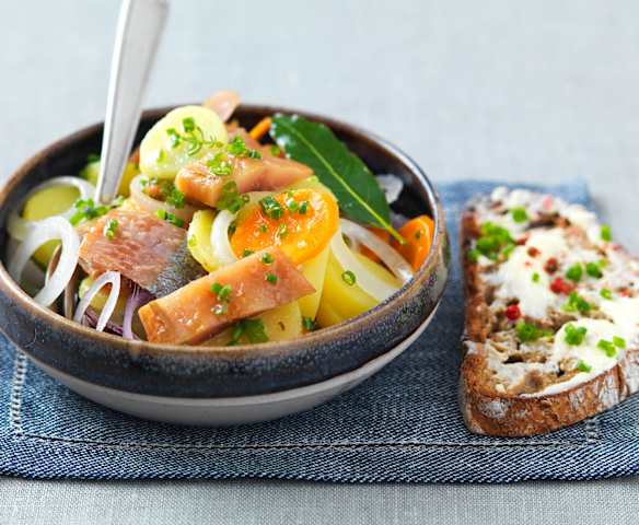 Harengs marinés, pommes à l'huile