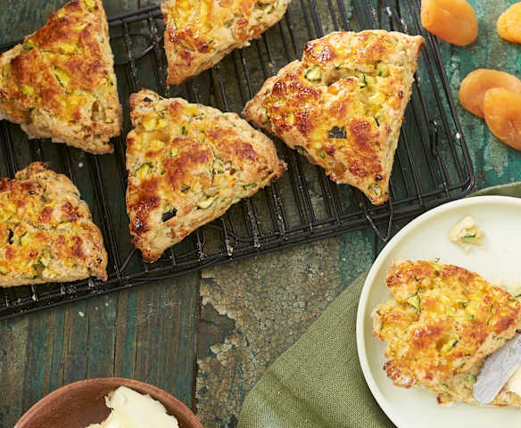 Scones de calabacín y orejones