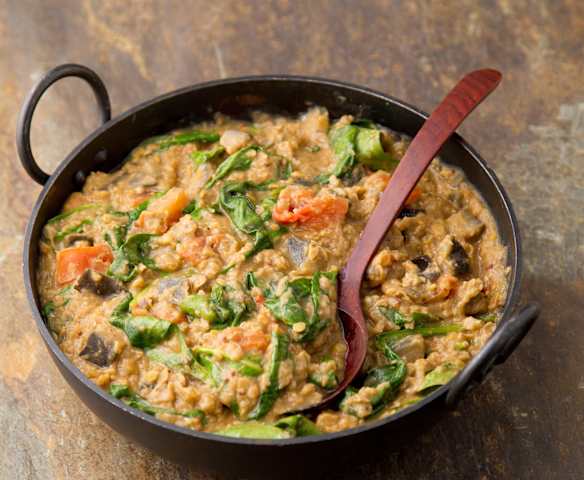 Curry z bakłażana, szpinaku i soczewicy
