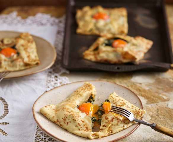 Crepes com espinafres e ovo Crepes com espinafres e ovo