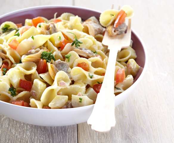 Insalata di pasta, vongole e carciofi Insalata di pasta, vongole e carciofi
