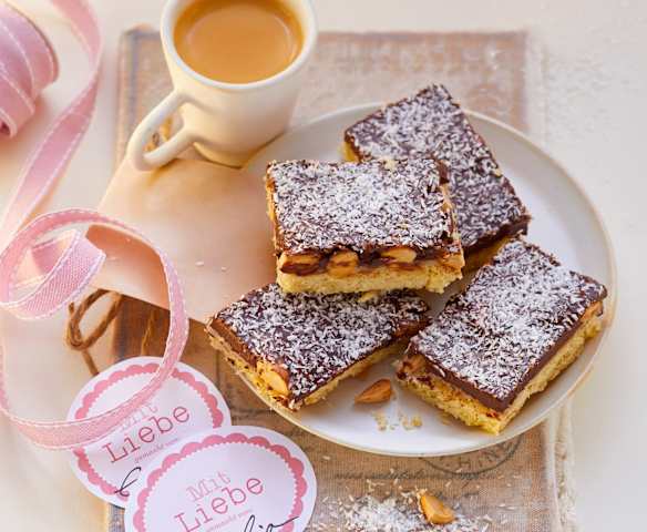 Shortbread mit Kokos-Toffee, Mandeln und Schokolade