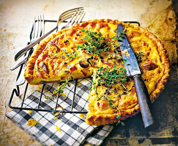 Quiche aux deux fromages et ail confit