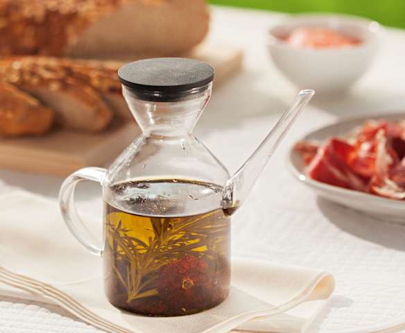 Olio aromatizzato ai pomodori secchi, rosmarino e timo