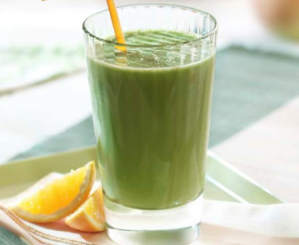 Orange, Mango and Apple Green Smoothie