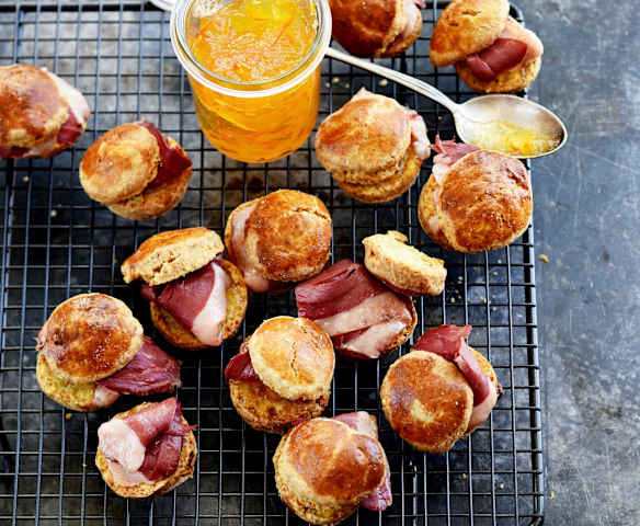 Scones salés à l'orange et au magret fumé