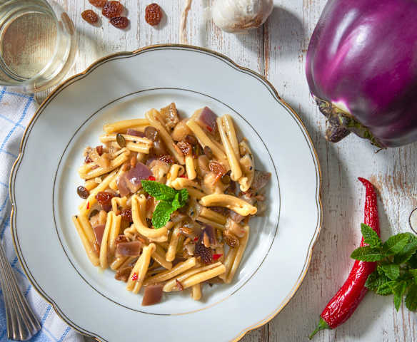 Caserecce ai semi, uvetta e melanzane (vegan)