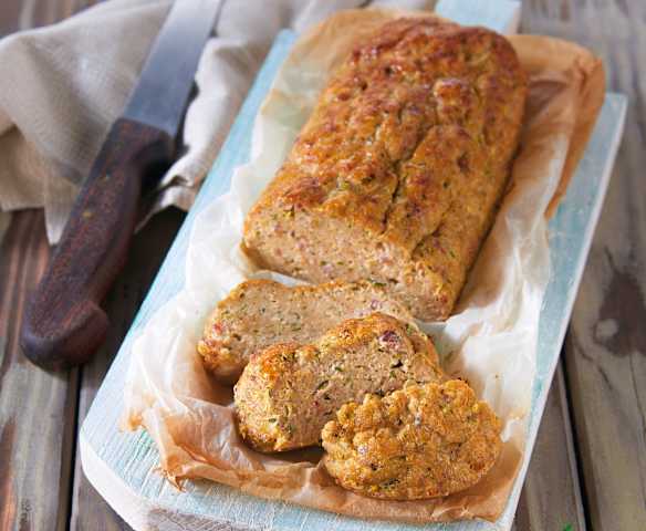 Faschierter Braten mit Zucchini, Speck und Mozzarella