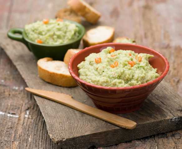 Guacamole z gruszką i orzechami nerkowca Guacamole z gruszką i orzechami nerkowca