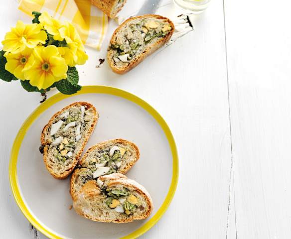 Bread Stuffed with Eggs and Green Beans