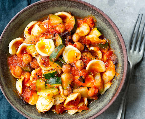 Orecchiette, courgettes, tomates et pois chiches